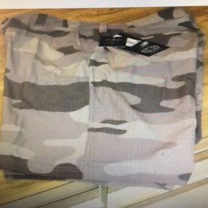 Ron Jon men’s walk shorts tan camo size 31